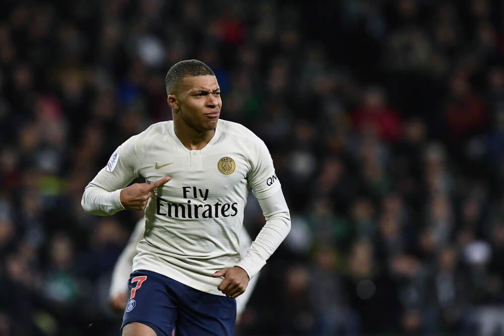 旅日大熊猫“晓晓”和“蕾蕾”启程回国